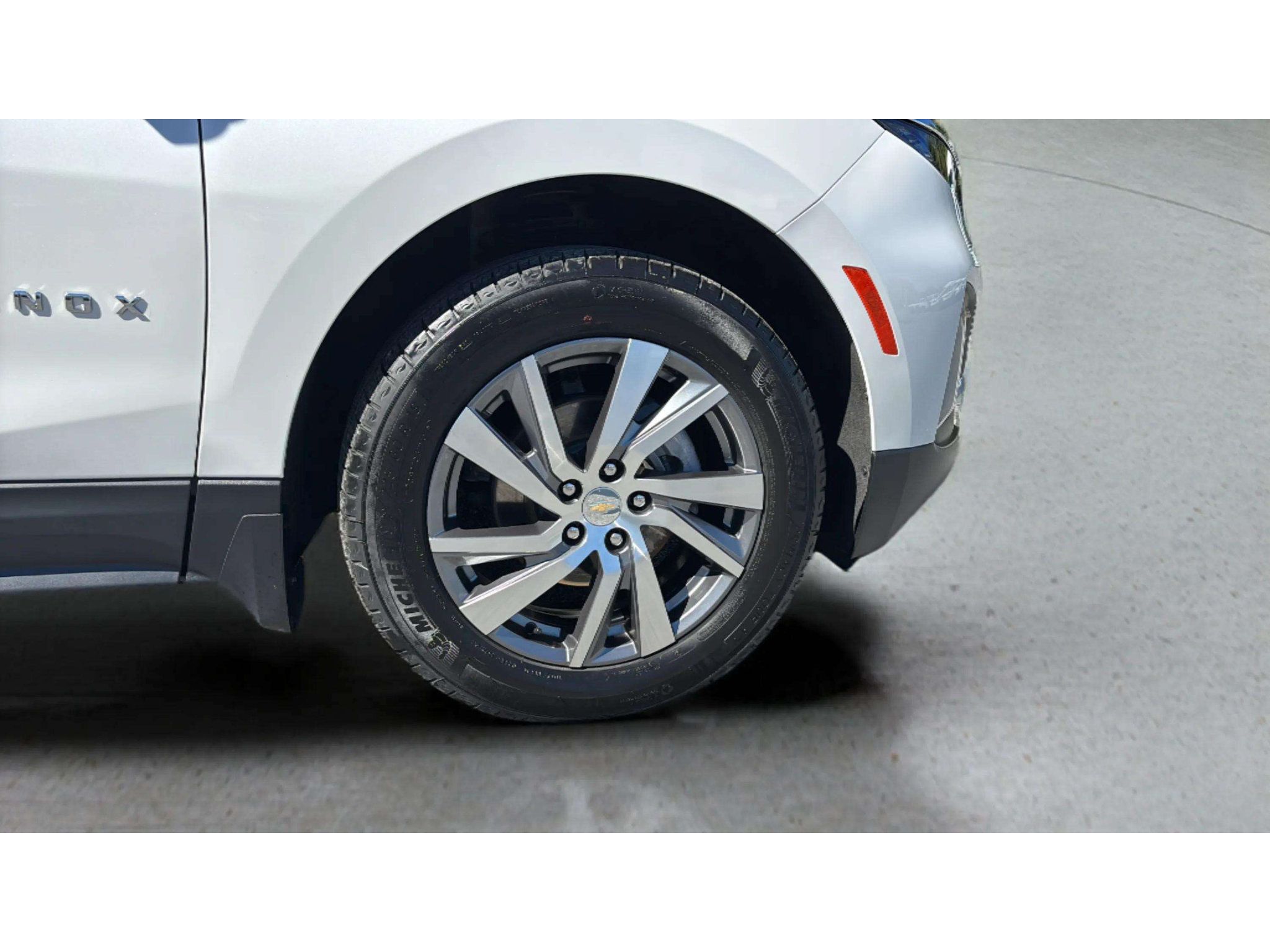 Used 2023 Chevrolet Equinox LT AWD/4WD image 21