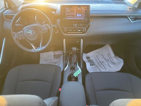 Used 2022 Toyota Corolla Cross LE image 13