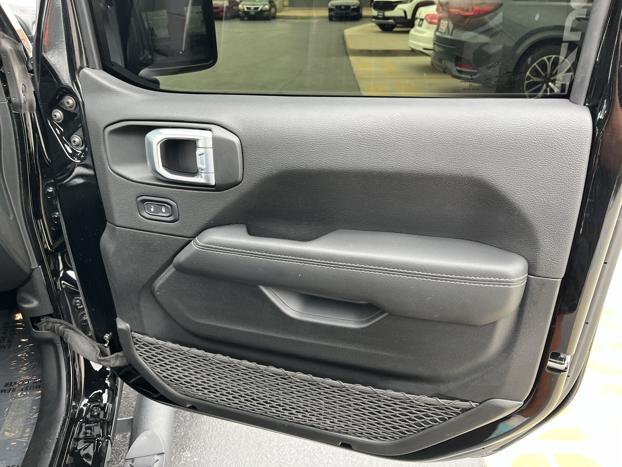 Used 2022 Jeep Wrangler Unlimited Sahara w/ Cold Weather Group AWD/4WD image 47