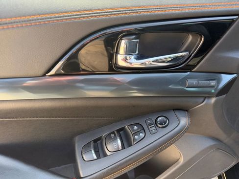 Used 2021 Nissan Maxima SR w/ Sport Mat Group FWD image 15