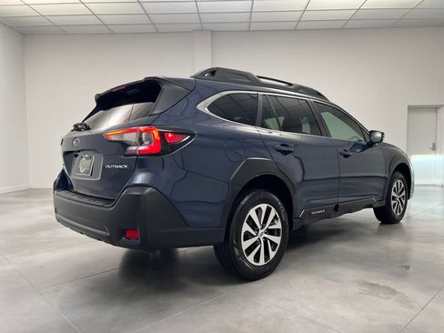 Used 2023 Subaru Outback Premium image 8