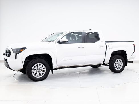 Used 2024 Toyota Tacoma SR5 AWD/4WD image 4