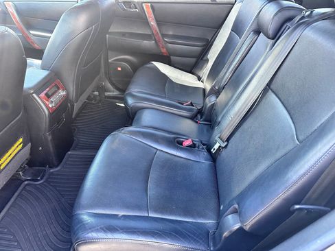 Used 2012 Toyota Highlander Limited w/ Tow Pkg AWD/4WD image 6