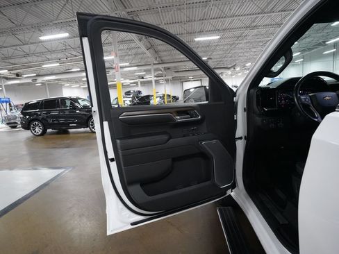 Used 2022 Chevrolet Silverado 1500 High Country w/ High Country Premium Package AWD/4WD image 27