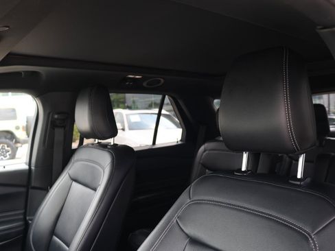 Used 2020 Ford Explorer XLT w/ Equipment Group 202A image 30