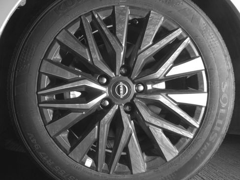 Used 2025 Nissan Altima 2.5 SV FWD image 15
