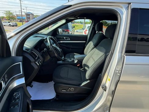 Used 2017 Ford Explorer XLT AWD/4WD image 19