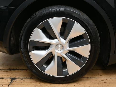 Used 2023 Tesla Model Y 2WD image 12