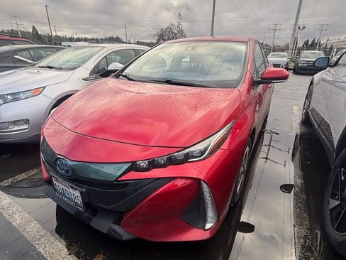 Used 2017 Toyota Prius Prime image 1