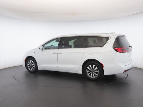 Used 2022 Chrysler Pacifica Touring-L image 21