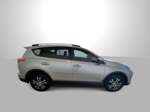 Used 2018 Toyota RAV4 LE image 9