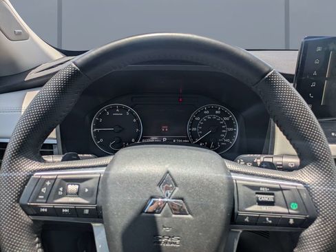 Used 2025 Mitsubishi Outlander SE FWD image 29