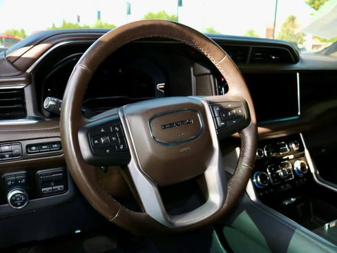Used 2022 GMC Yukon XL Denali AWD/4WD image 23