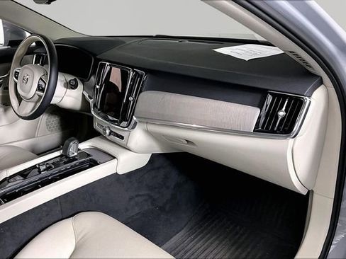 Used 2025 Volvo V90 B6 Cross Country Plus w/ Protection Package Premier AWD/4WD image 23