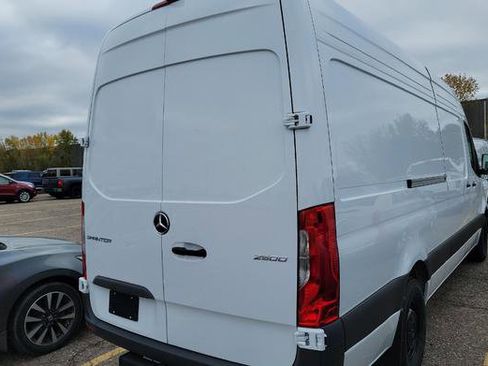 Used 2025 Mercedes-Benz Sprinter 2500 image 3