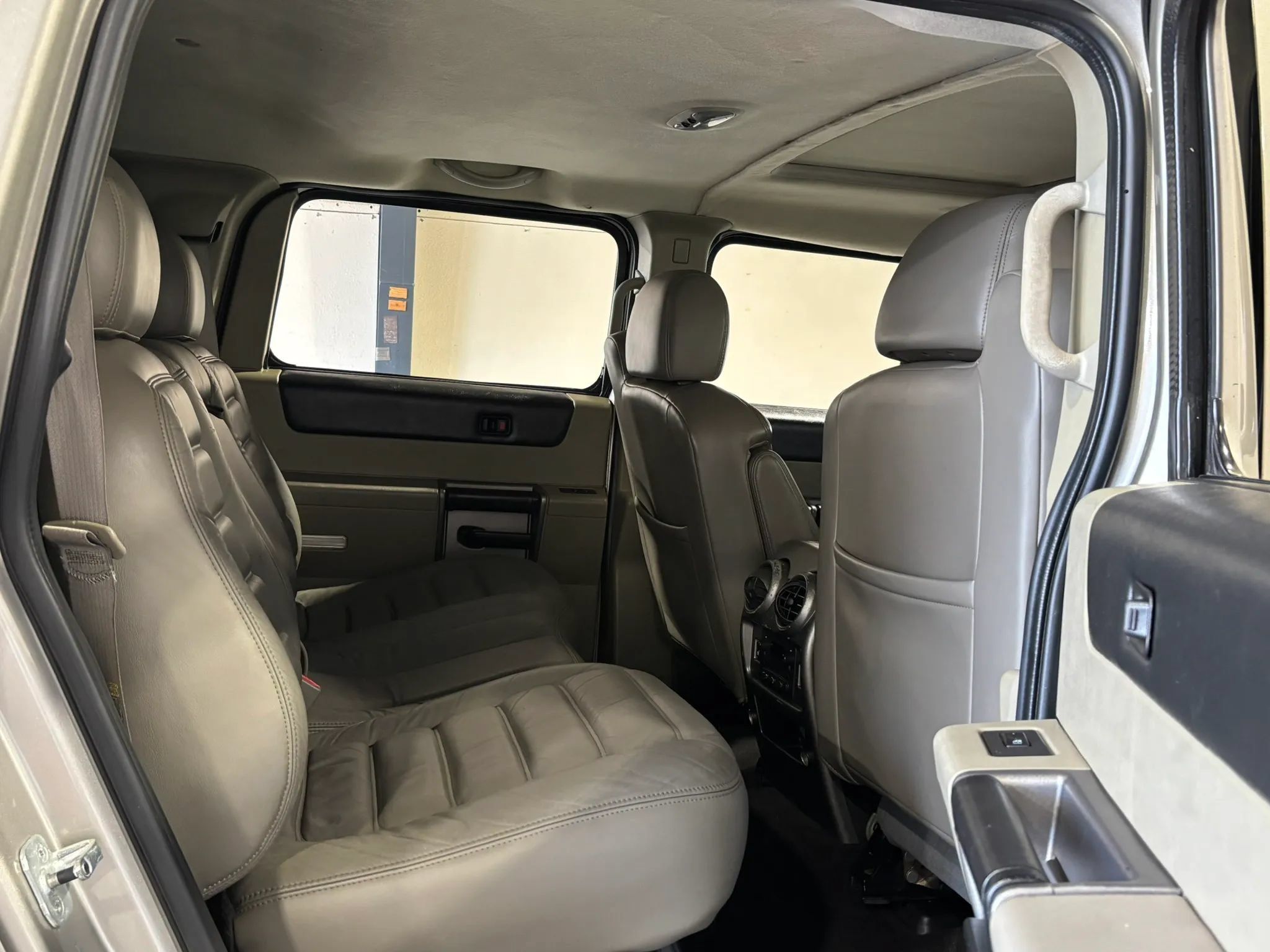 Used 2003 HUMMER H2 w/ Preferred Equipment Group AWD/4WD image 12