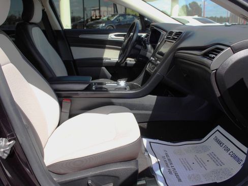 Used 2019 Ford Fusion SE w/ Equipment Group 151A image 9