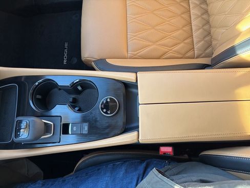 Used 2021 Nissan Rogue Platinum image 21