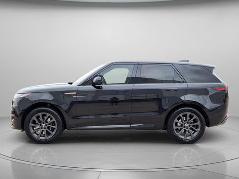 Used 2023 Land Rover Range Rover Sport SE Dynamic image 2