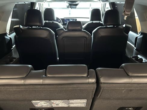 Used 2025 Kia Carnival SX FWD image 28