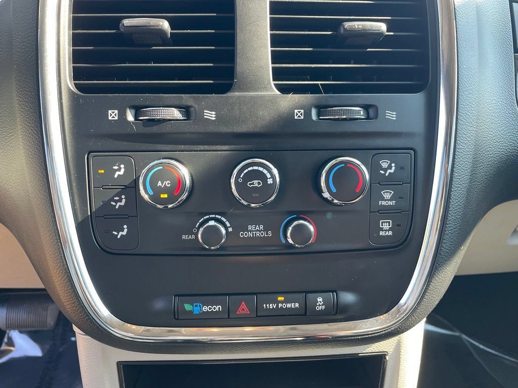 Used 2019 Dodge Grand Caravan SE w/ UConnect Hands-Free Group FWD image 26