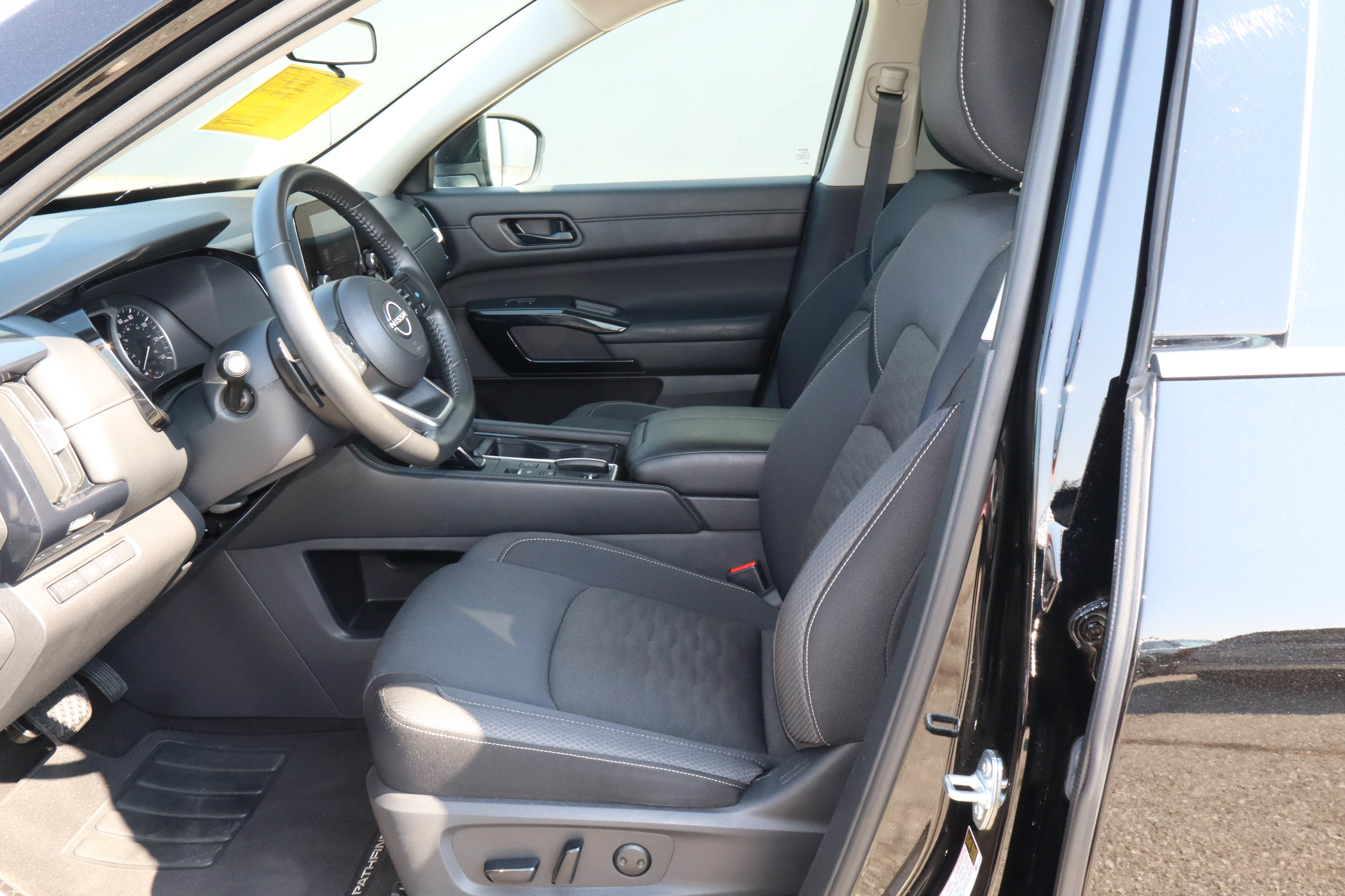 Used 2025 Nissan Pathfinder SV FWD image 7