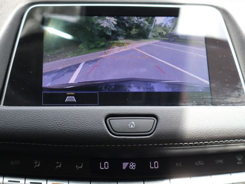 Used 2023 Cadillac XT4 Luxury w/ Cold Weather Package AWD/4WD image 33