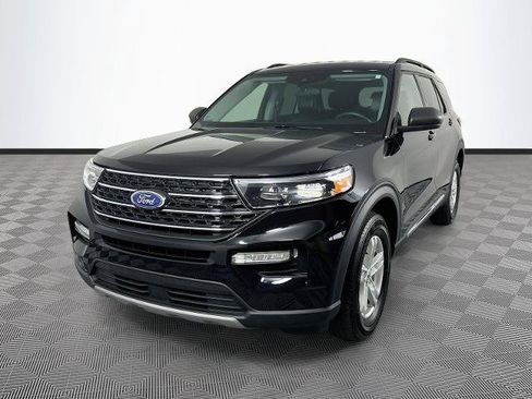 Certified 2023 Ford Explorer XLT w/ Equipment Group 202A AWD/4WD image 3