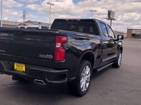 Used 2022 Chevrolet Silverado 1500 High Country w/ High Country Premium Package AWD/4WD image 9