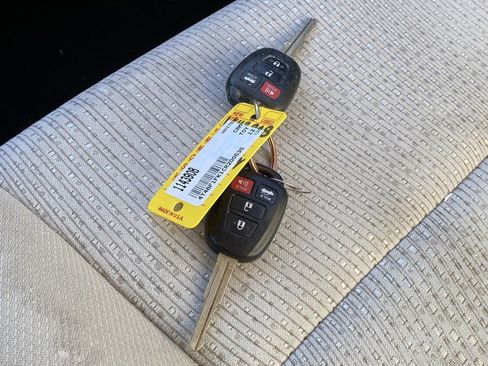 Used 2012 Toyota Camry LE image 11