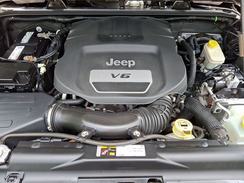Used 2014 Jeep Wrangler Unlimited Sport w/ Quick Order Package 24S AWD/4WD image 26