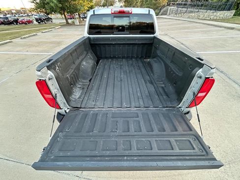 Used 2017 Chevrolet Colorado LT w/ LT Convenience Package image 10