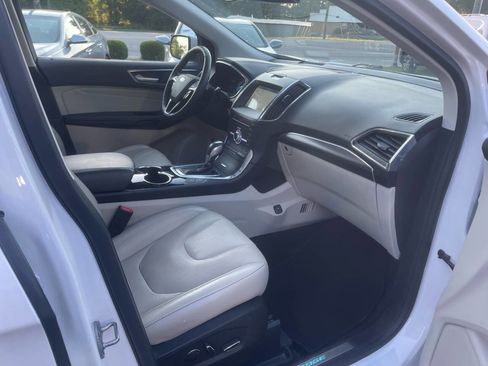 Used 2018 Ford Edge Titanium w/ Equipment Group 302A AWD/4WD image 26