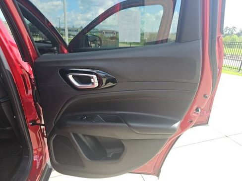 Used 2025 Jeep Compass Trailhawk AWD/4WD image 17