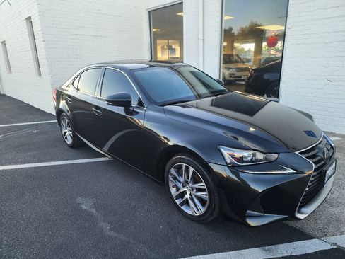 Used 2018 Lexus IS 300 RWD image 4
