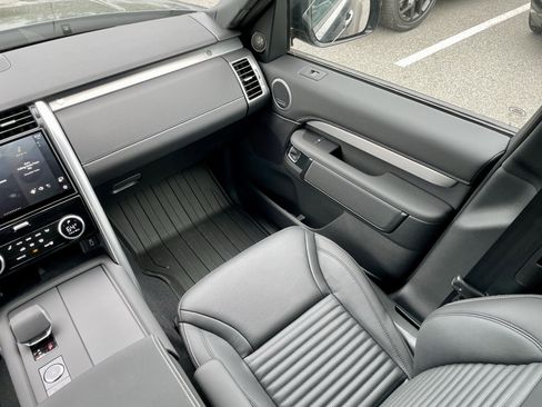 New 2026 Land Rover Discovery Limited Edition AWD/4WD image 18