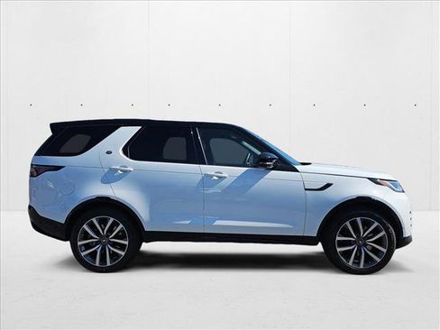 New 2025 Land Rover Discovery Dynamic SE image 4