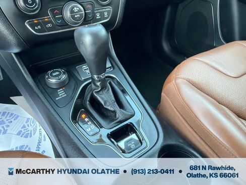 Used 2019 Jeep Cherokee Overland AWD/4WD image 10