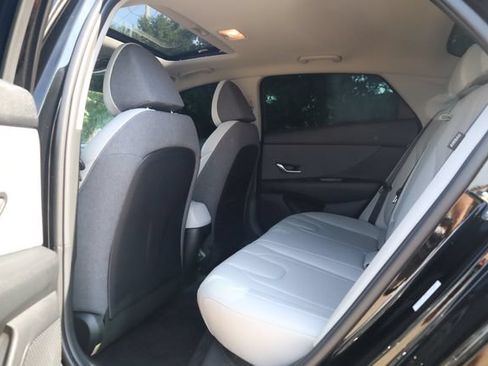Certified 2025 Hyundai Elantra Limited FWD image 21