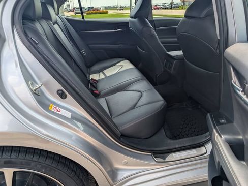 Used 2019 Toyota Camry XSE w/ Driver Assist Package FWD image 5