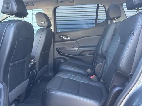 Used 2020 GMC Acadia SLT w/ Driver Alert Package II image 6