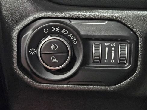 Used 2020 Jeep Gladiator Overland AWD/4WD image 36