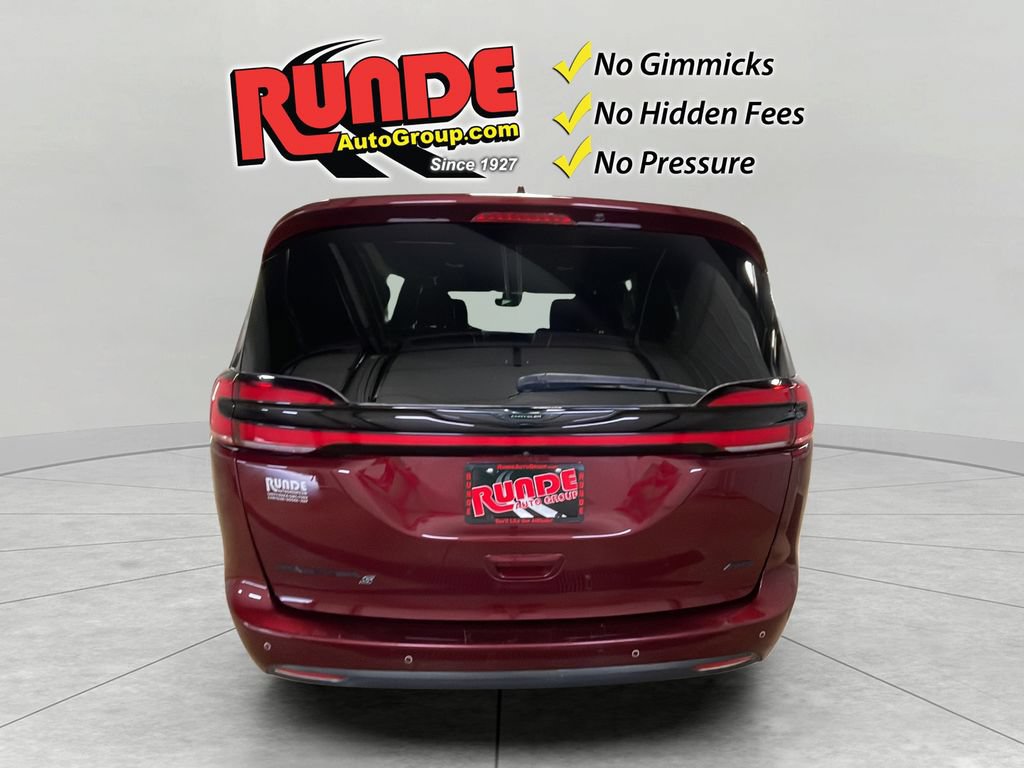 Used 2022 Chrysler Pacifica Touring-L w/ S Appearance Package AWD/4WD image 5