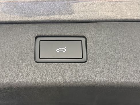 Used 2025 Volkswagen Tiguan SE AWD/4WD image 28