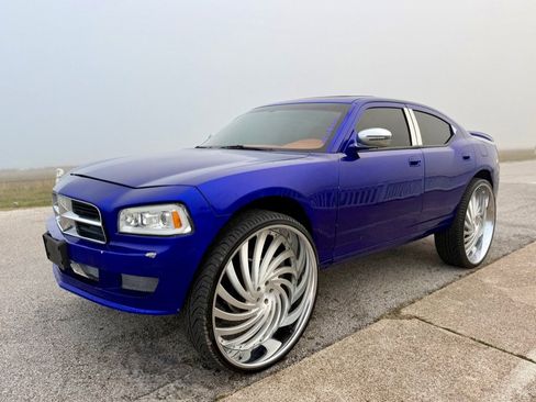 Used 2010 Dodge Charger SXT image 1