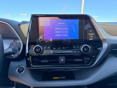 Used 2026 Toyota Highlander XLE image 15