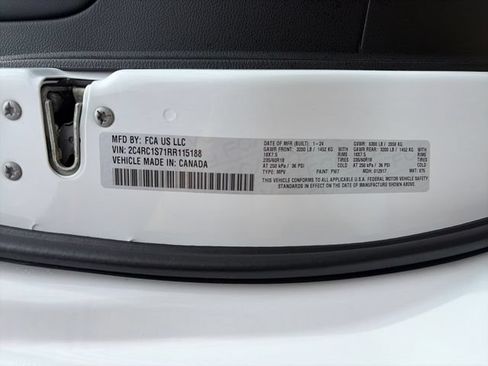 Used 2024 Chrysler Pacifica Limited FWD image 57