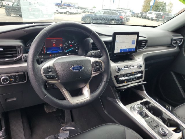 Used 2024 Ford Explorer XLT w/ Equipment Group 202A AWD/4WD image 16