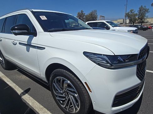 Used 2025 Lincoln Navigator L Reserve AWD/4WD image 1