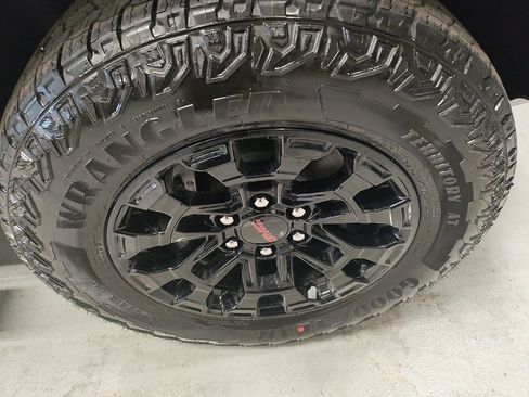 New 2026 GMC Canyon Elevation w/ Convenience Package image 4